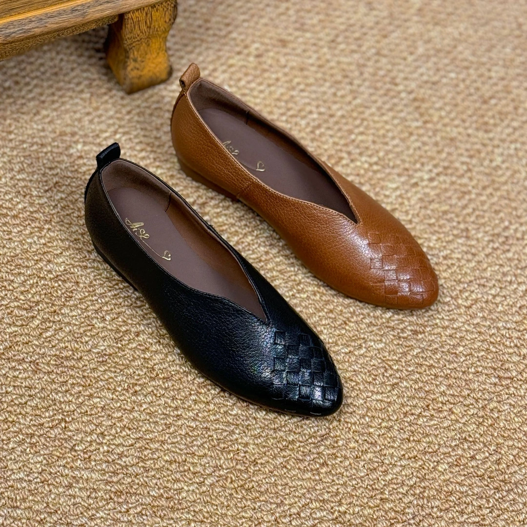 2CM低跟真皮单鞋大码舒适软底文艺平底奶奶鞋百搭休闲春秋复古