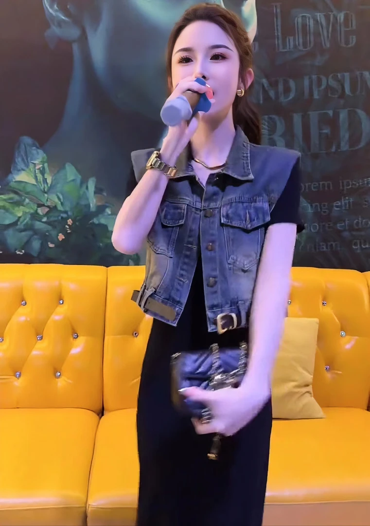 抖音网红时尚洋气牛仔2024夏减龄坎肩小飞袖牛仔马甲连衣裙外套