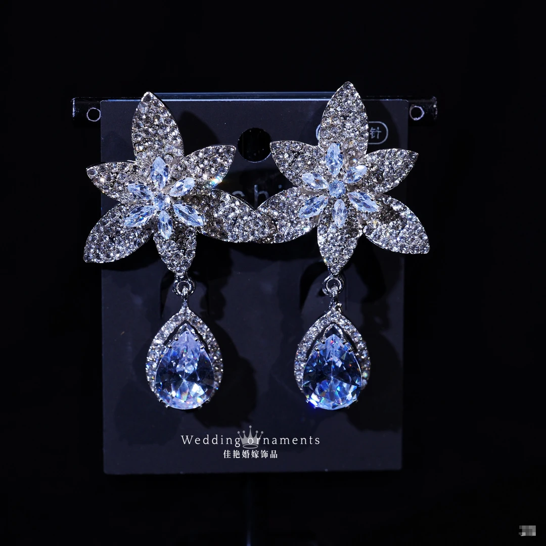 合金合成锆石耳饰 1024新款精致小巧立体花朵锆石耳环气质款耳夹