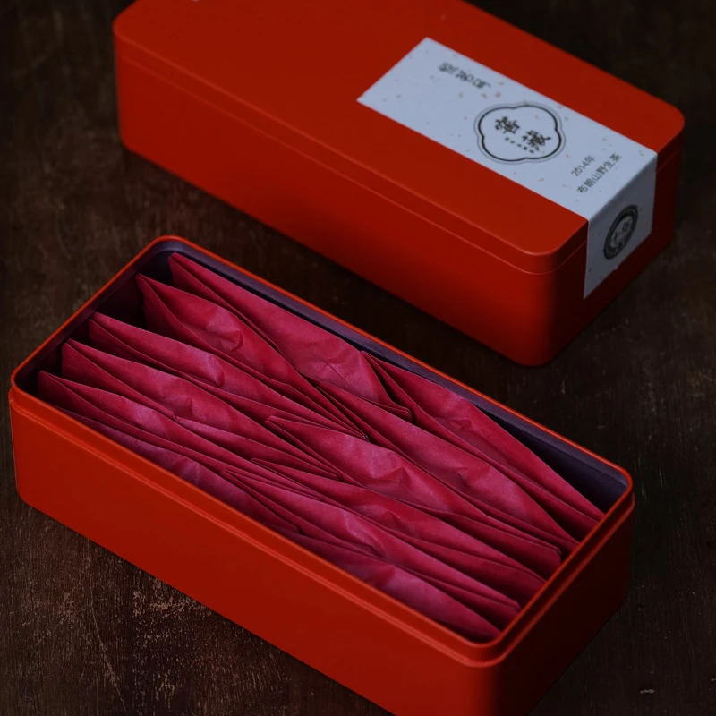 年份茶窖藏2014年布朗山野生茶古树茶8克*12泡