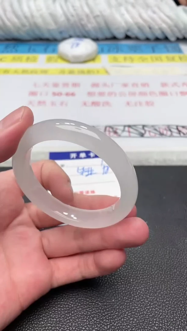 【闪购商品】石英质玉手镯未镶嵌53+54tt