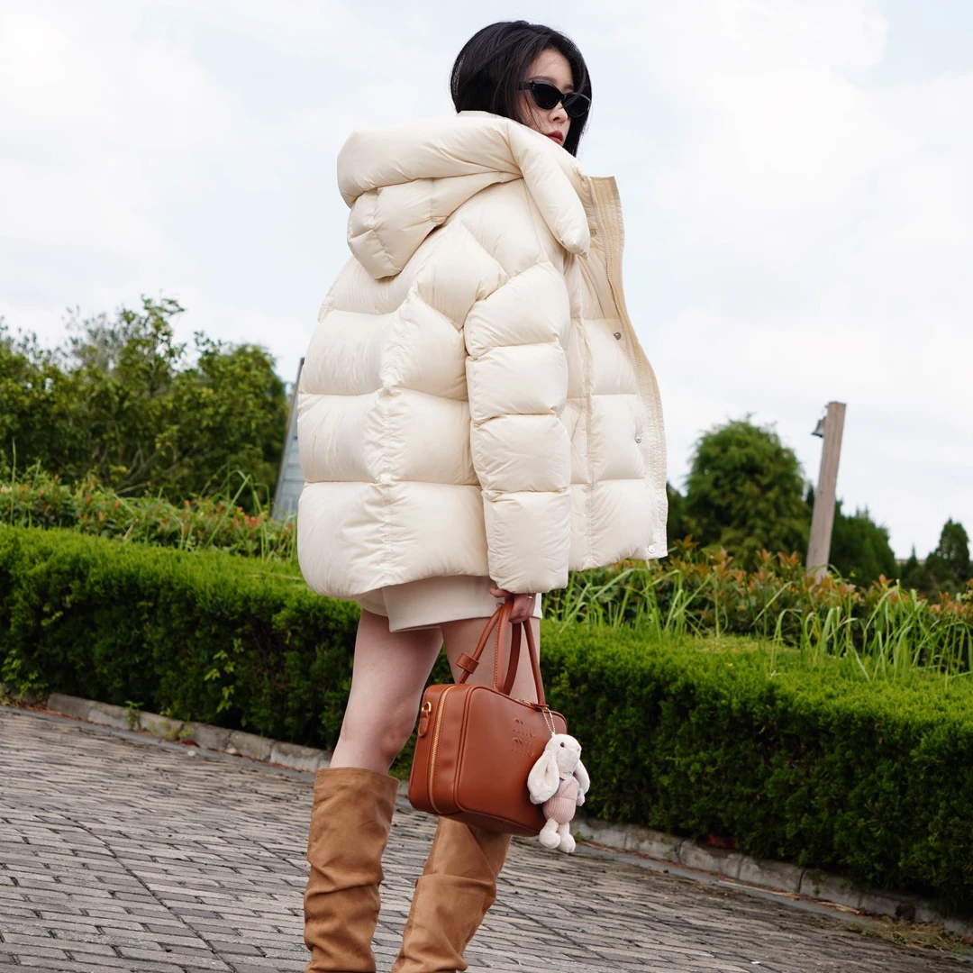 Meden云朵零压羽绒服女2024冬季新款可拆卸帽美拉德短款鸭绒外套