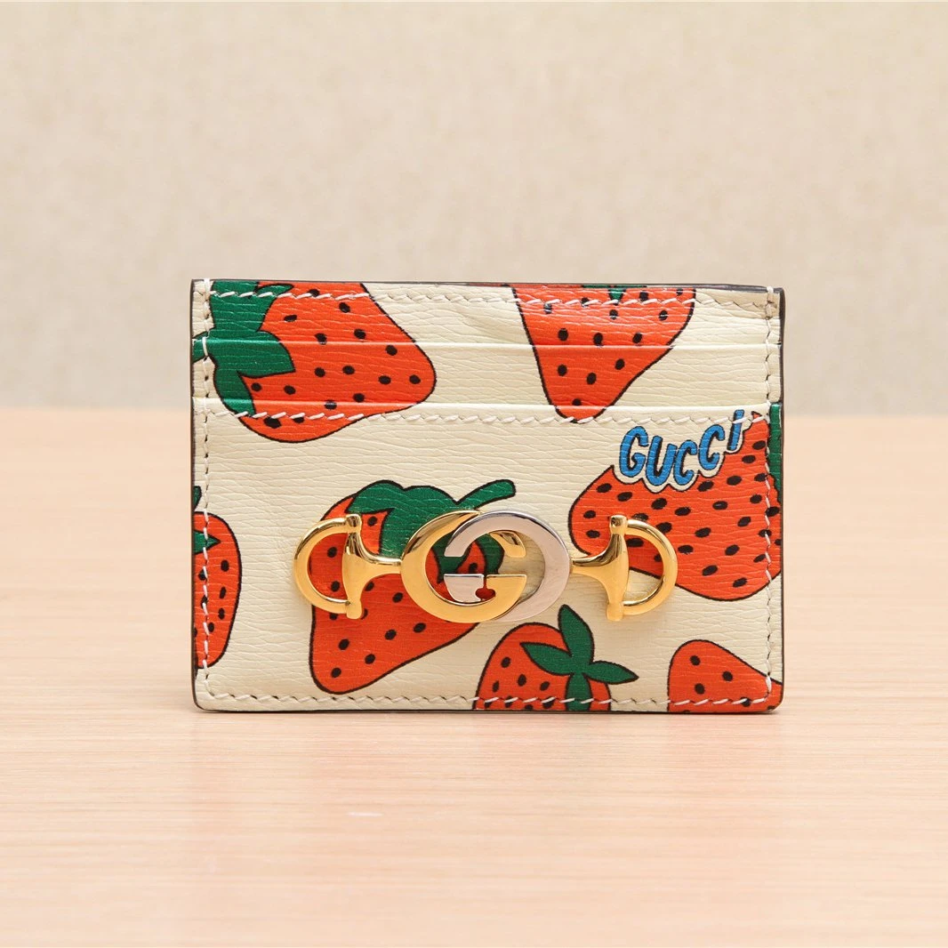 99新  【佳娴】GUCCI 草莓印花 金属logo 卡套 印花P221304432