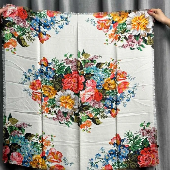 全新未使用 GUCCI/古驰 【佳娴】花团锦簇印花丝巾 90*90P243974329