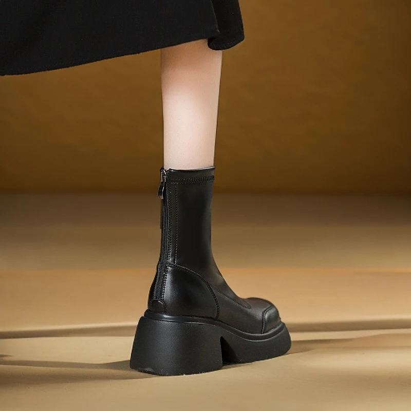 春季英伦风靴子黑色中筒靴百搭真软皮复古粗跟厚底弹力高智淡人