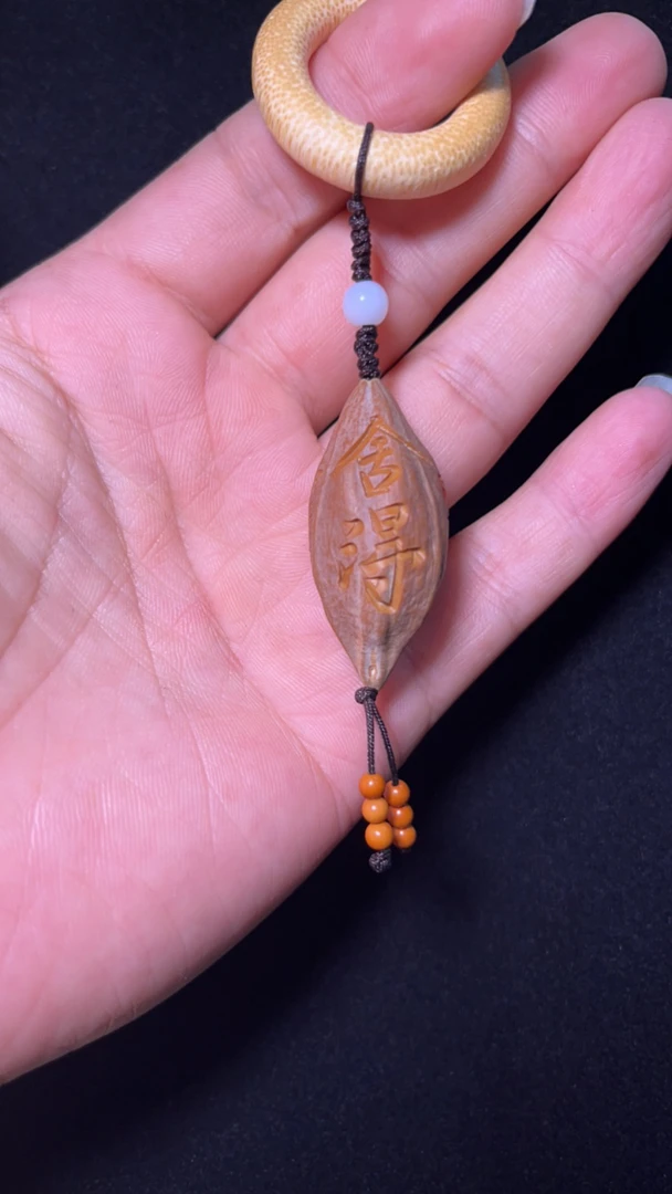 原生梅林大核纯手工刻字橄榄核雕2.0乘4.0左右