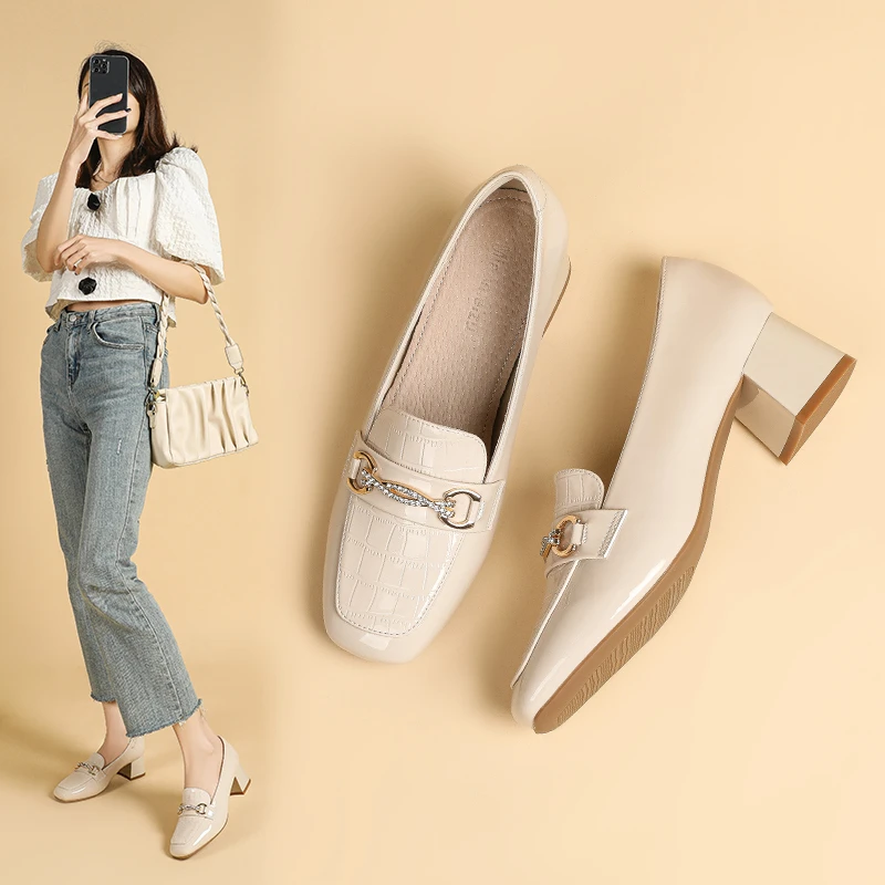 方头漆皮单鞋女款上班族大码新款软底软面国潮舒适一脚蹬乐福鞋女