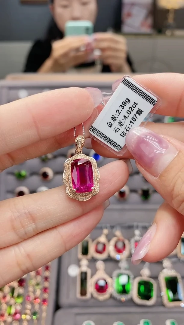 【闪购商品】碧玺颈饰18K金镶嵌4.02