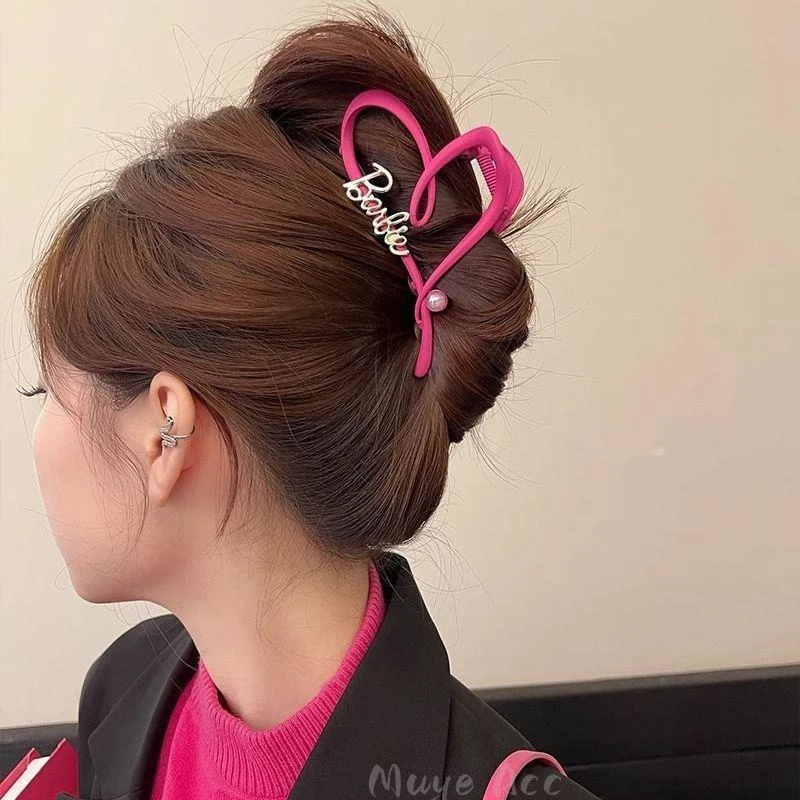 甜酷芭比粉小众爱心抓夹女2024新款后脑勺盘发鲨鱼夹发夹发卡网红