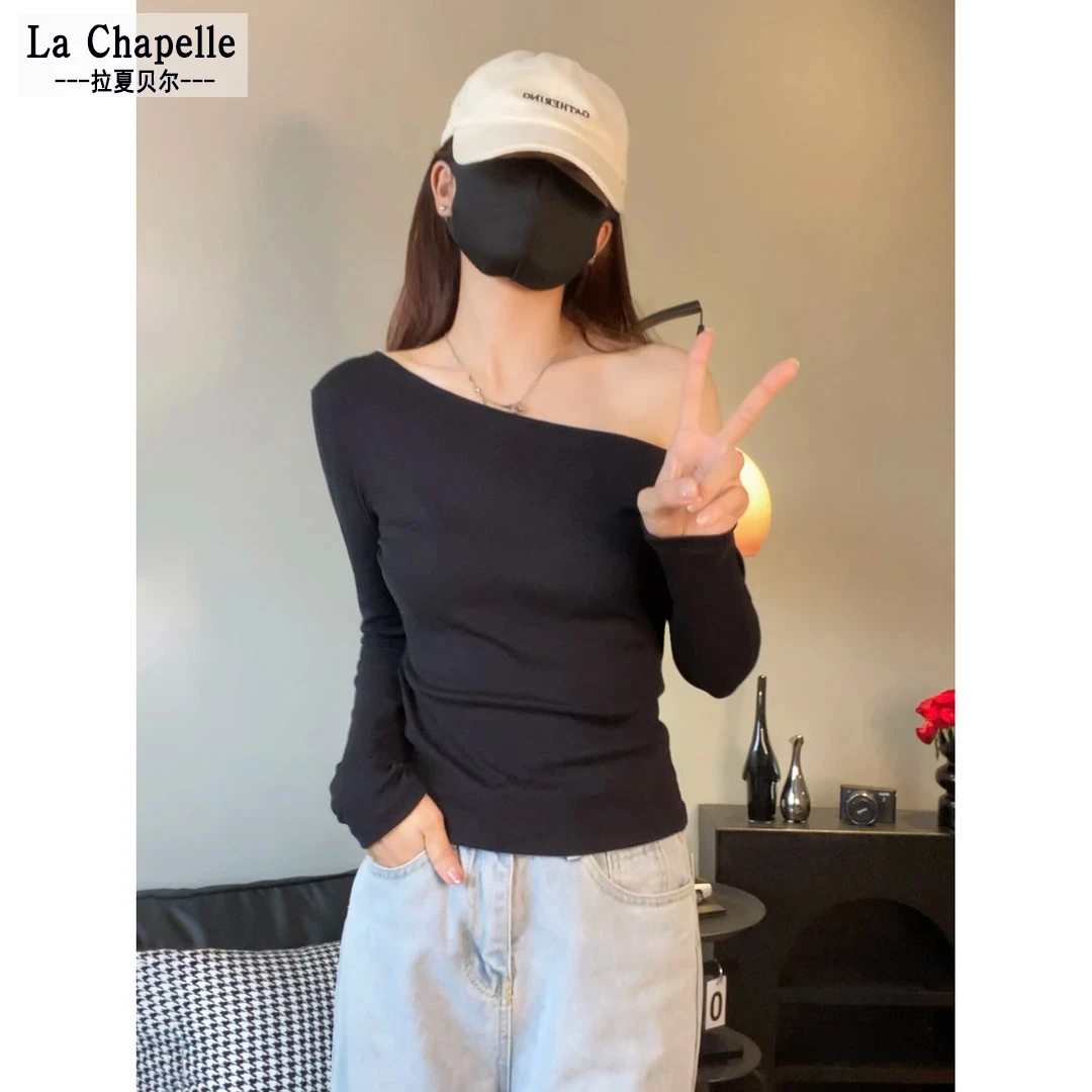 拉夏贝尔辣妹黑色斜露肩长袖t恤设计小众紧身内搭打底衫收腰上衣