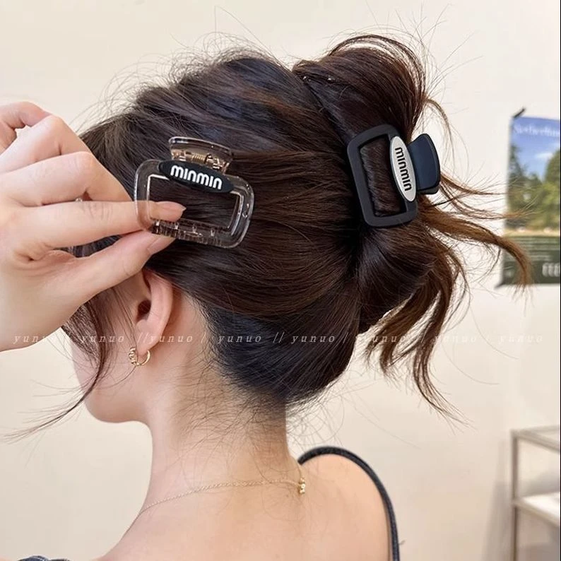 高级感方形字母小号抓夹女后脑勺半扎发鲨鱼夹子头饰发卡百搭发抓