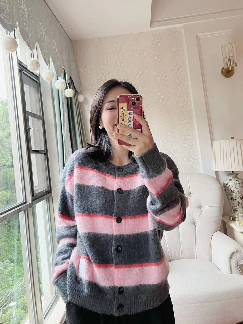 【Zoe轻奢】软乎乎·复古多巴胺穿搭撞色条纹羊毛混纺开衫HY23824