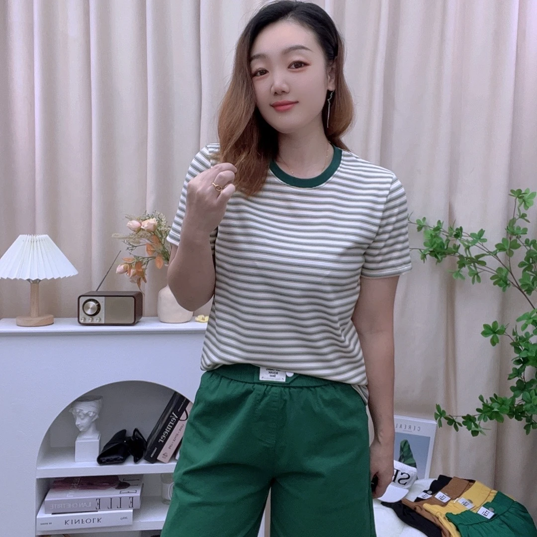 百搭绿细条纹T恤夏季简约气质舒适显瘦运动休闲宽松高品质圆领衫