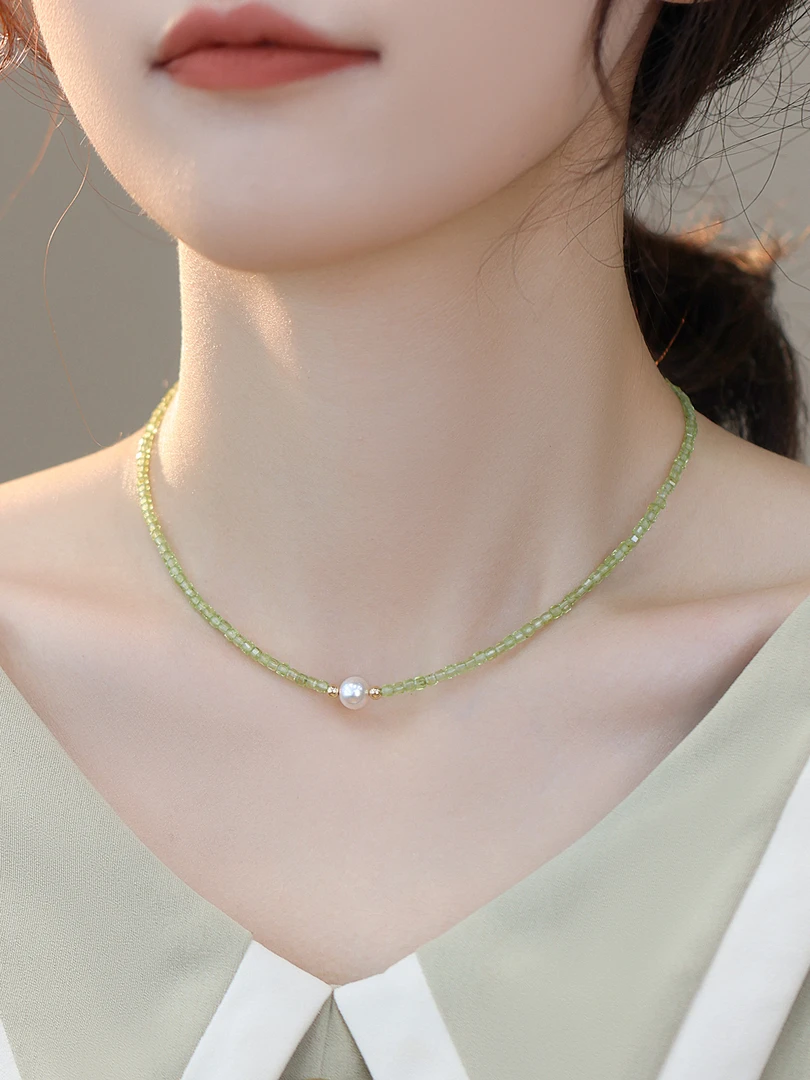 正品翠绿橄榄石淡水珍珠轻奢复古项链小众吊坠锁骨链简约百搭款女