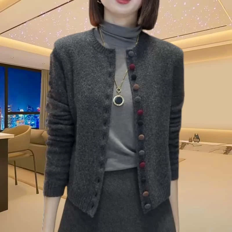 春季宽松气质长袖圆领针织开衫女士2025新款时尚彩扣休闲百搭上衣