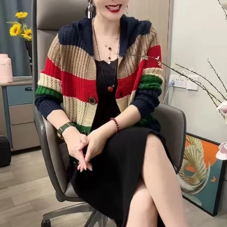 拼色彩条连帽针织衫开衫披肩外套女秋冬新款时尚减龄长袖外搭上衣