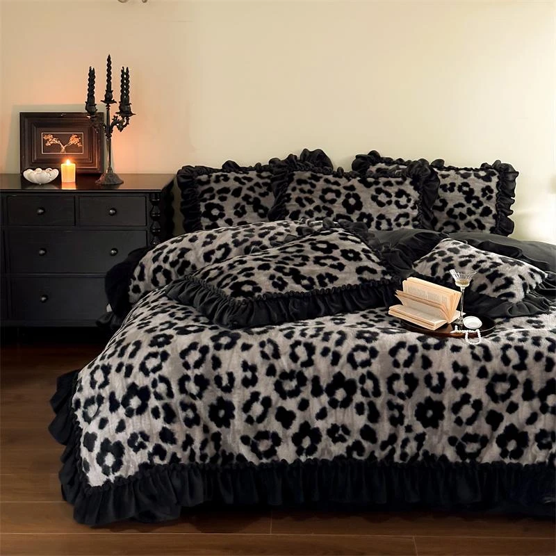 A类高级感豹纹牛奶绒四件套冬天加厚珊瑚绒双面绒黑花边被套床笠3