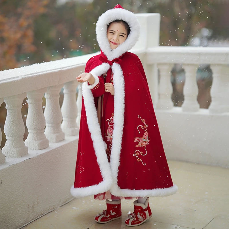女童蝴蝶刺绣冬季夹棉披风加厚防风保暖连帽斗篷中国风加绒红色
