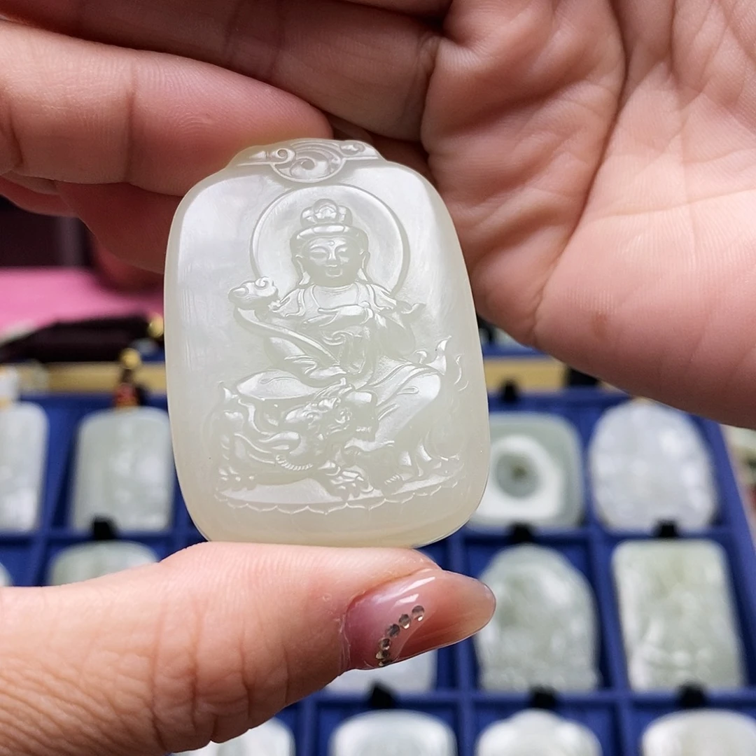 和田玉颈饰未镶嵌金*