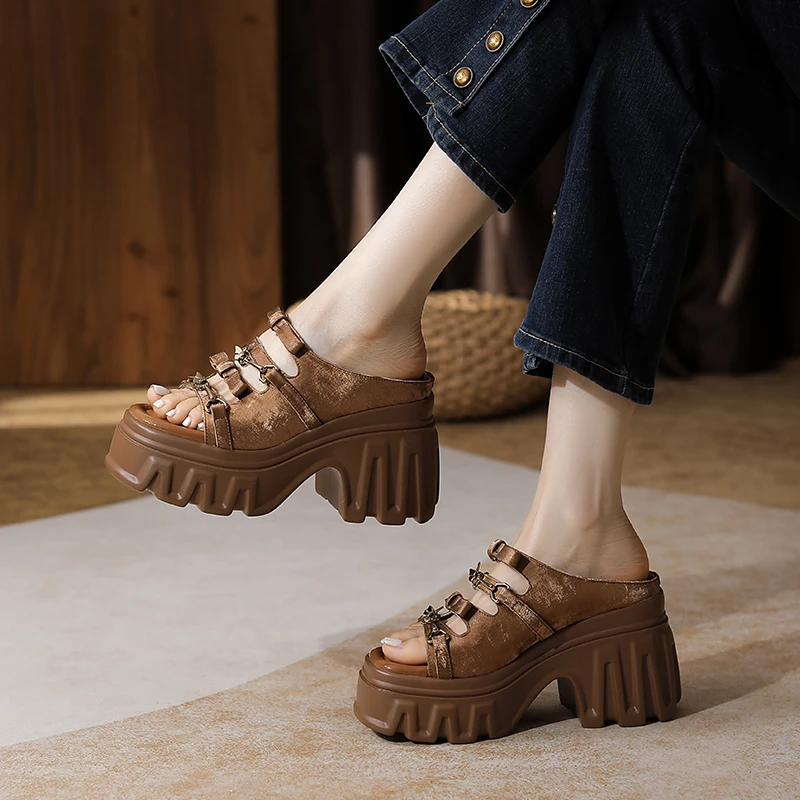 时尚潮流10cm增高女拖鞋夏季新款小个子复古真皮松糕增高士女拖鞋