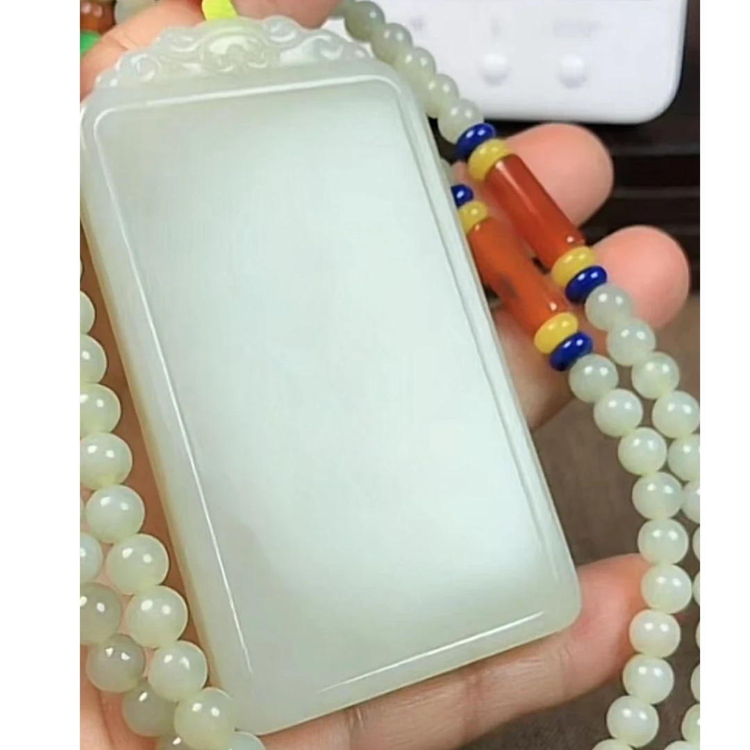 和田玉挂件一个带链子王