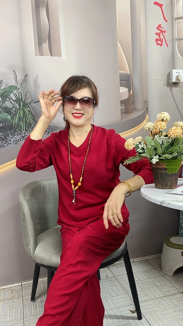 24000#，素色V领长袖长裤棉绸套装