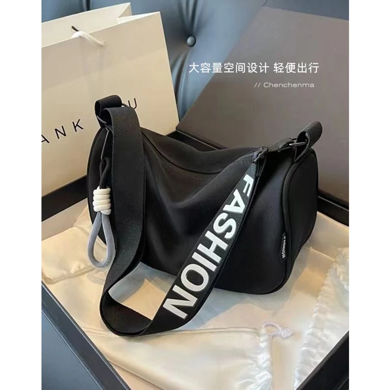 辰辰妈【饺子】新款流行潮牌休闲男女斜挎包 A028D