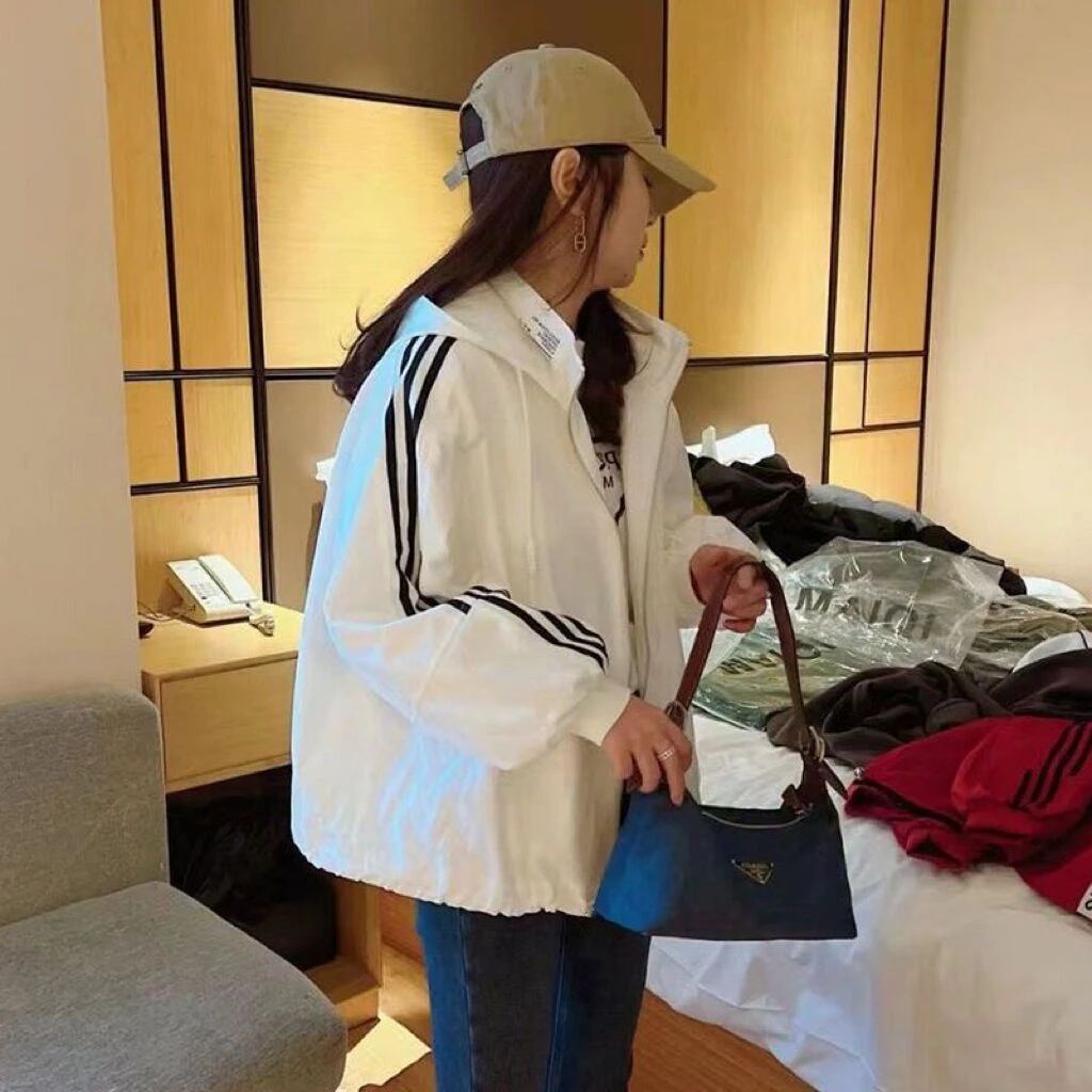 防紫外线男女同款时尚大方防晒衣带帽子韩版三条杠连帽外套女夏季