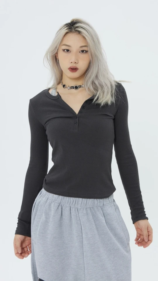 SUANS秋季深灰色长袖紧身修身针织美式复古辣妹上衣