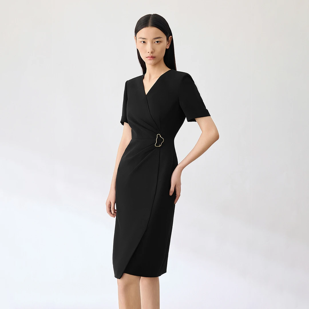 LANCY/朗姿夏季新款醋酸V领高级小黑裙通勤收腰气质连衣裙女