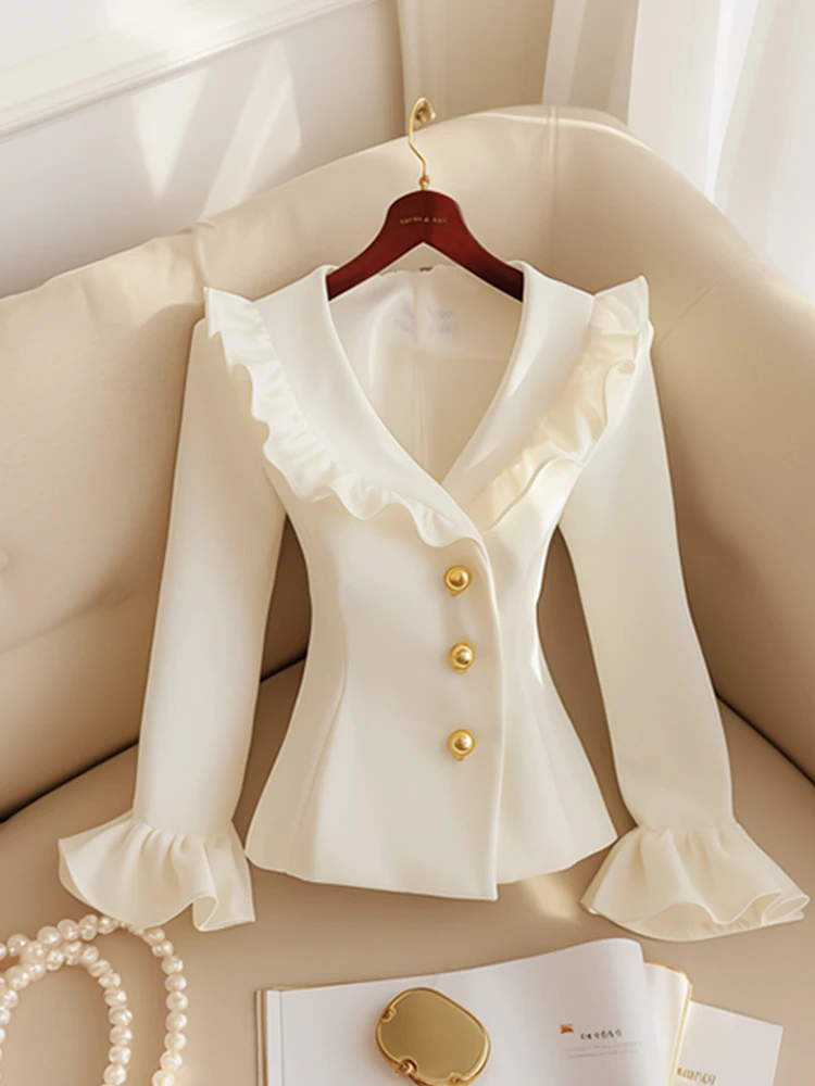2025早秋新款女士短上衣小个子独特超好看法式小香风白色收腰外套