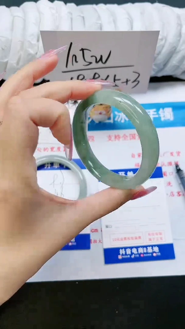 【闪购商品】石英质玉手镯未镶嵌98