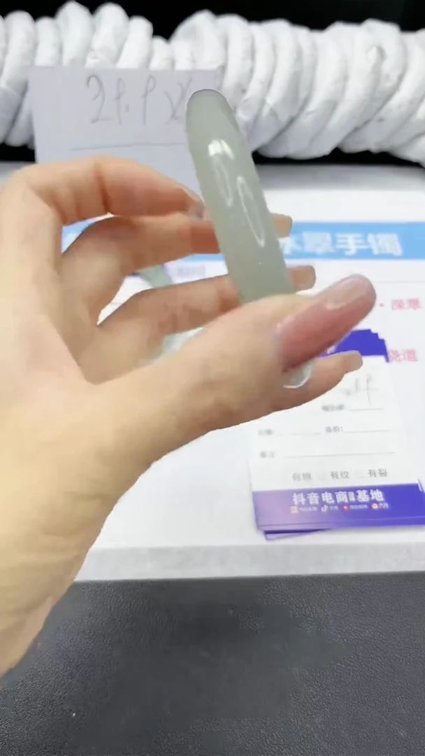 【闪购商品】石英质玉手镯未镶嵌90