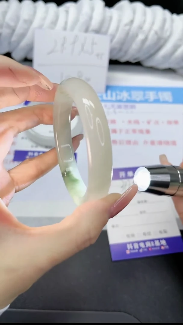 【闪购商品】石英质玉手镯未镶嵌392