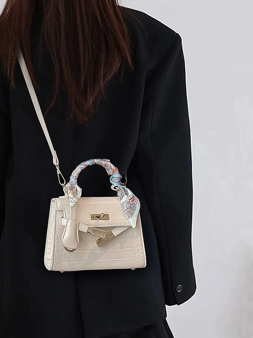 轻奢挎包包女士2025新款天轻奢小众高级感单肩凯莉包秋季新款女包