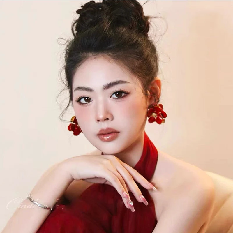 合金耳饰 精品耳环复古白色花瓣耳饰女小众设计感高级2025年新款