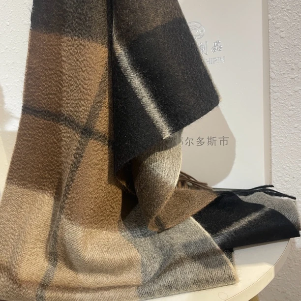 羊绒围巾拼色格纹设计保暖围脖秋冬百搭送礼佳