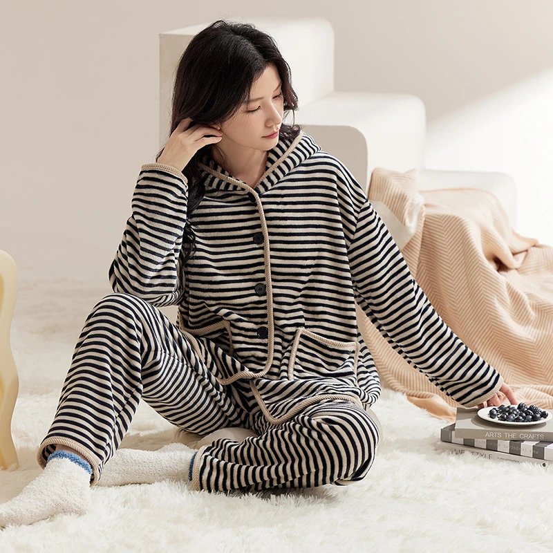 厚珊瑚绒睡衣女冬季连帽法兰绒家居服大码套装可外穿条纹韩系新款