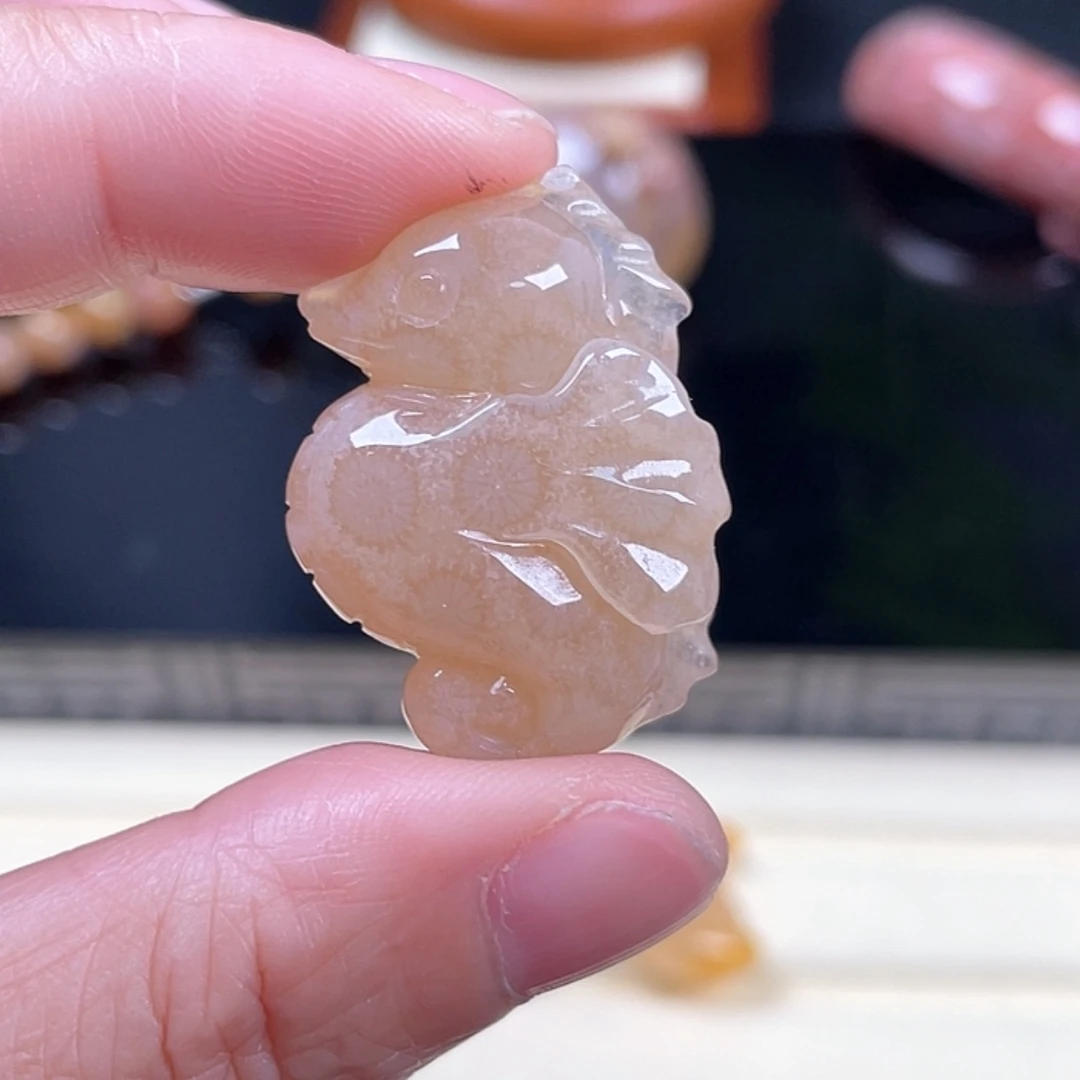 【闪购商品】硅化玉不退不换未镶嵌薄**?