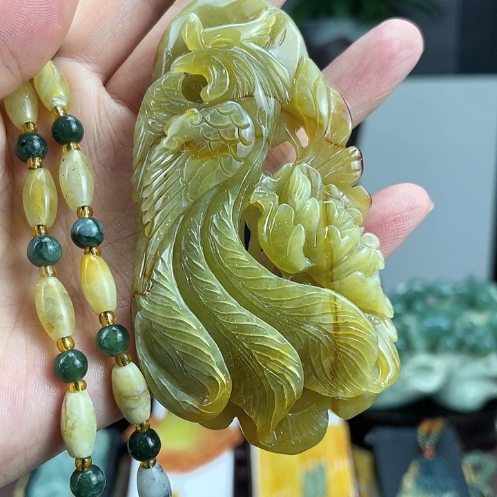 蛇纹石玉颈饰未镶嵌