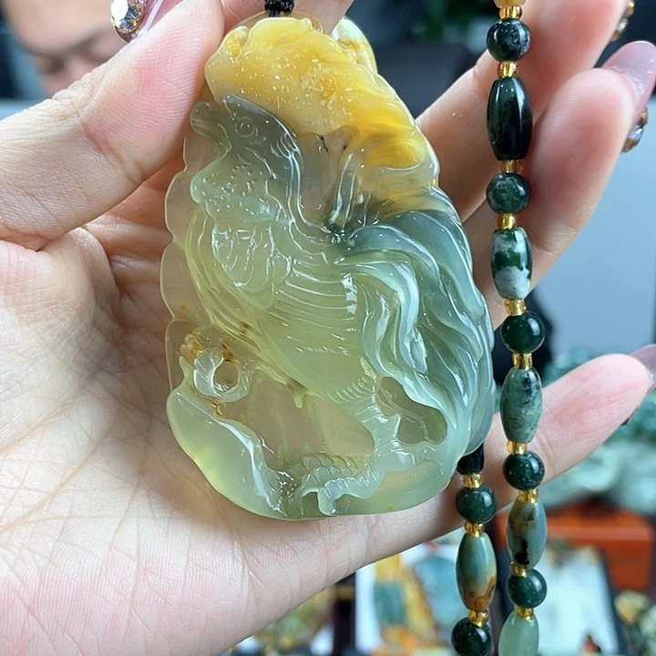 蛇纹石玉颈饰未镶嵌