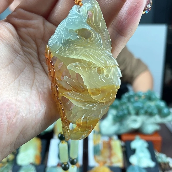 蛇纹石玉颈饰未镶嵌