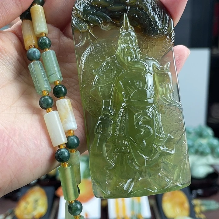 蛇纹石玉颈饰未镶嵌