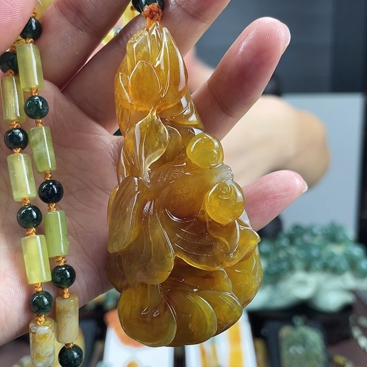 蛇纹石玉颈饰未镶嵌