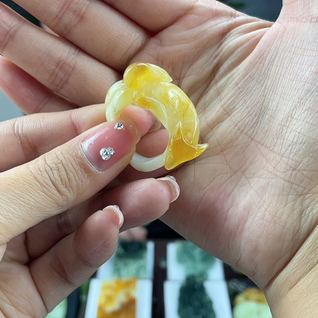【闪购商品】蛇纹石玉颈饰未镶嵌燕*