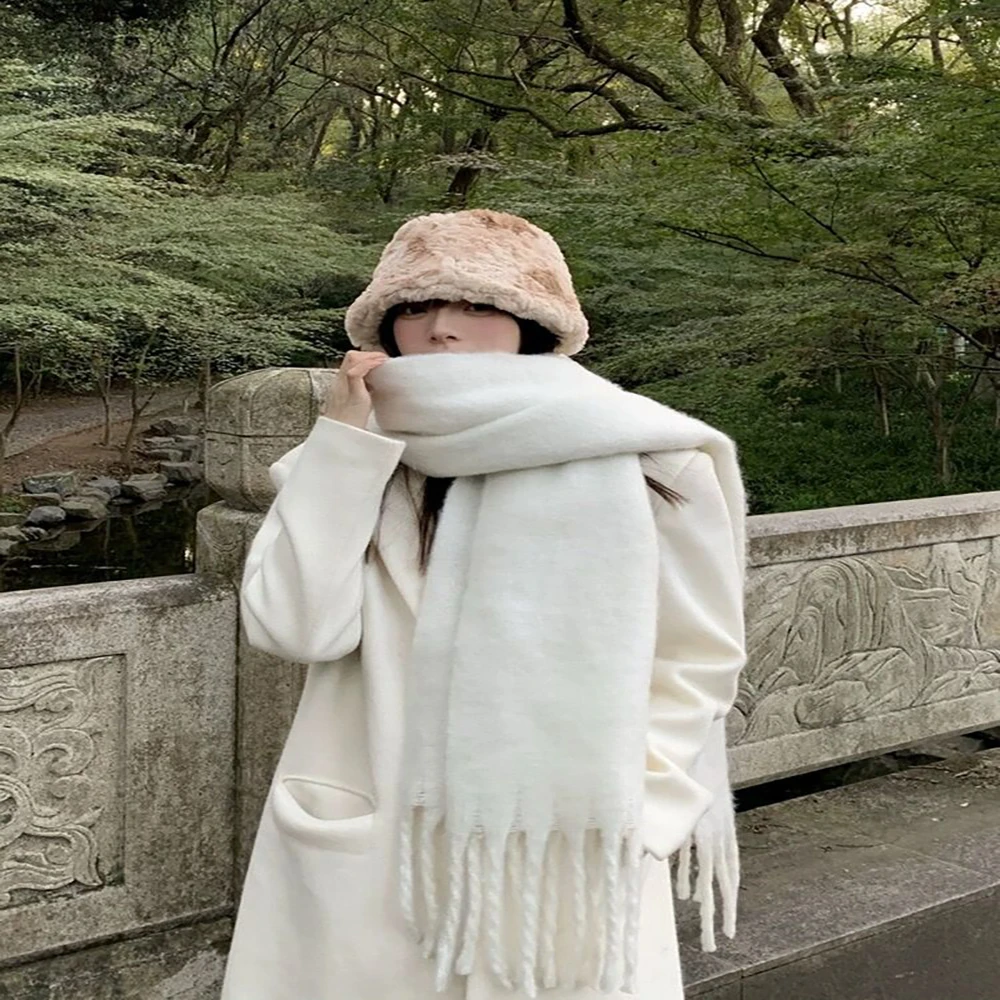 围巾女冬季高级感披肩爆款2023新款白色男网红款马海毛高颜值围脖