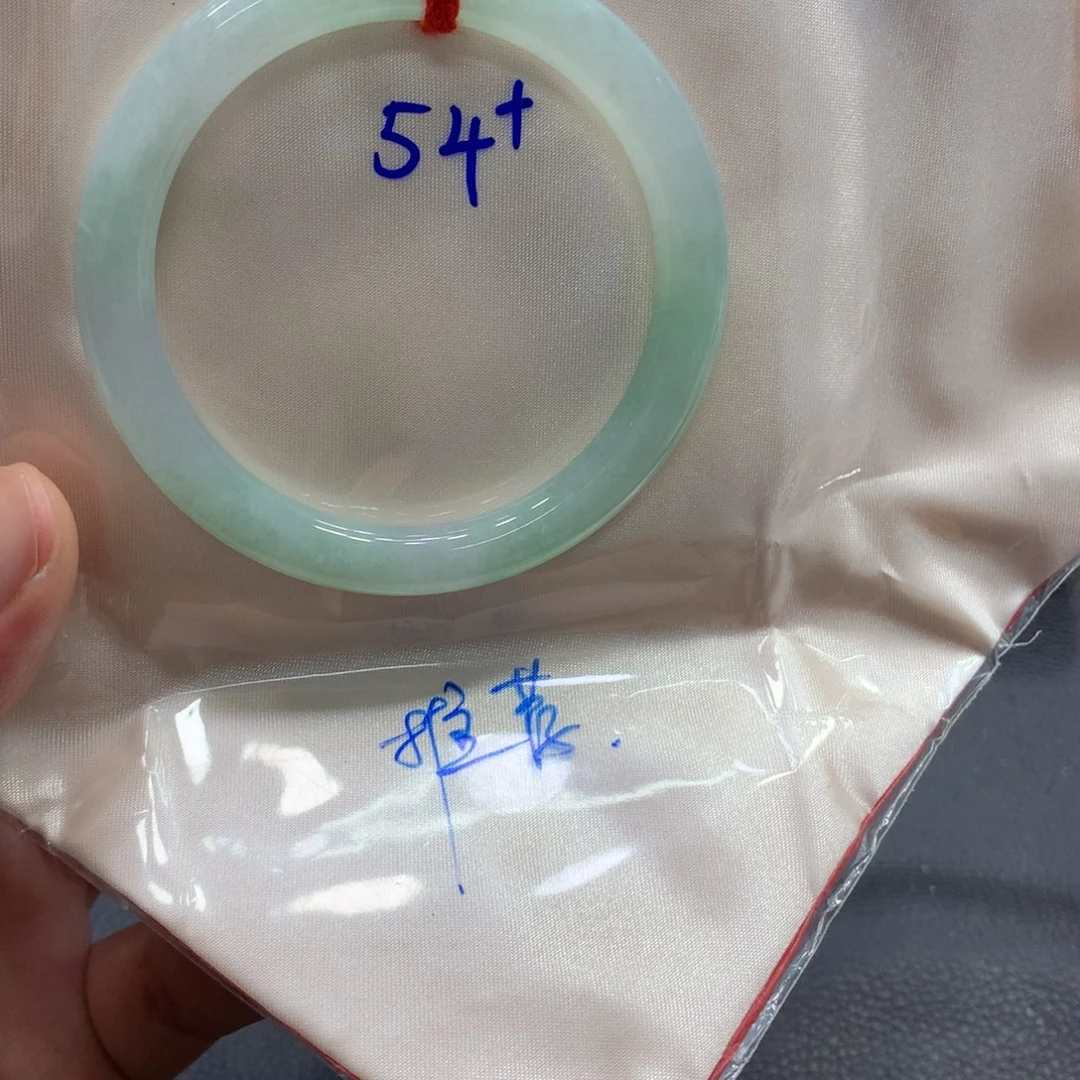 翡翠手镯未镶嵌翡翠手镯