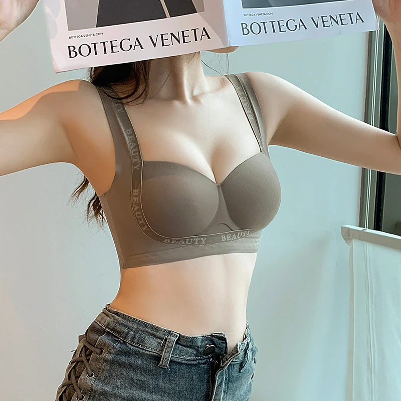 实力对抗下垂！提拉上托无痕小胸聚拢显大美背内衣收副乳防下垂