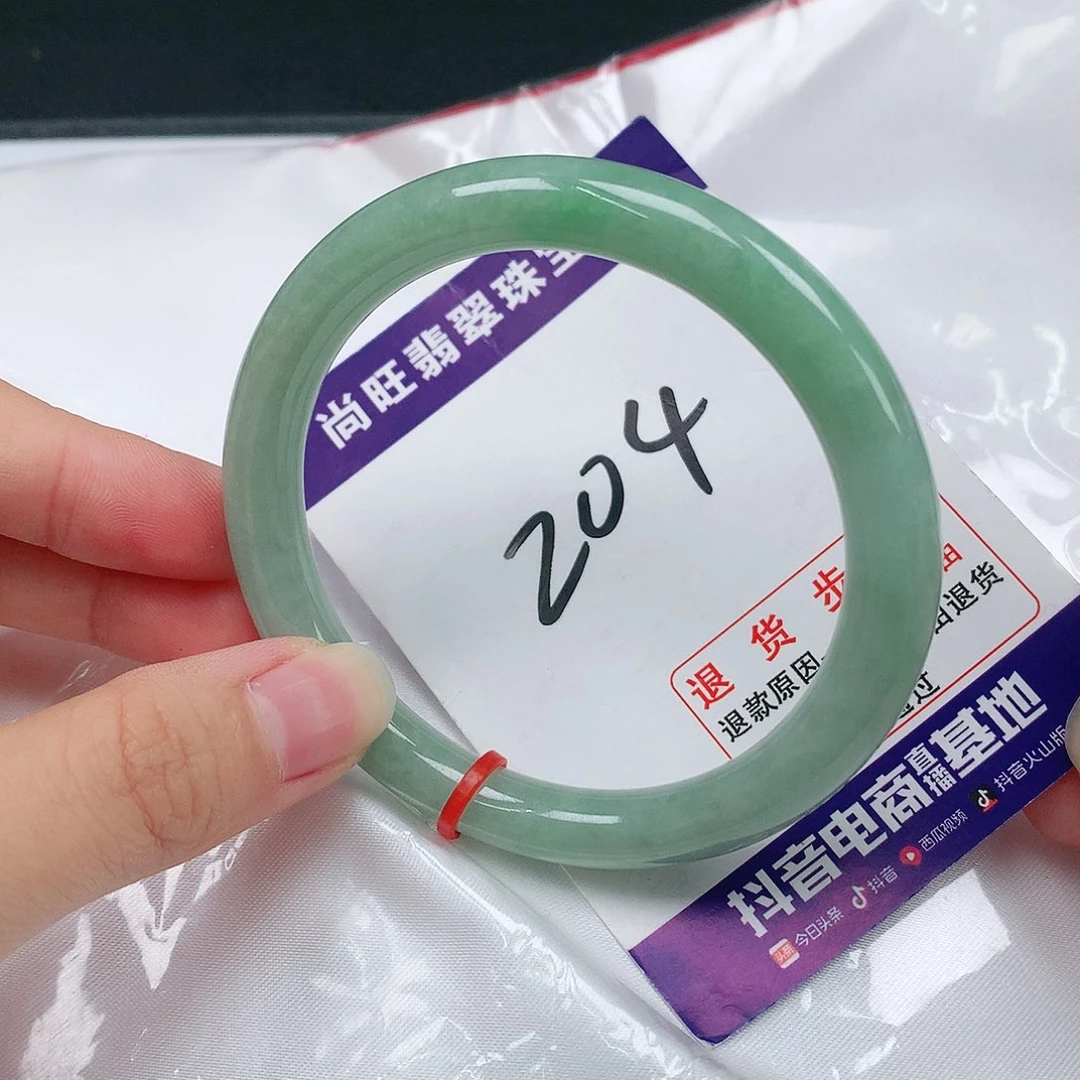 翡翠手镯未镶嵌翡翠12