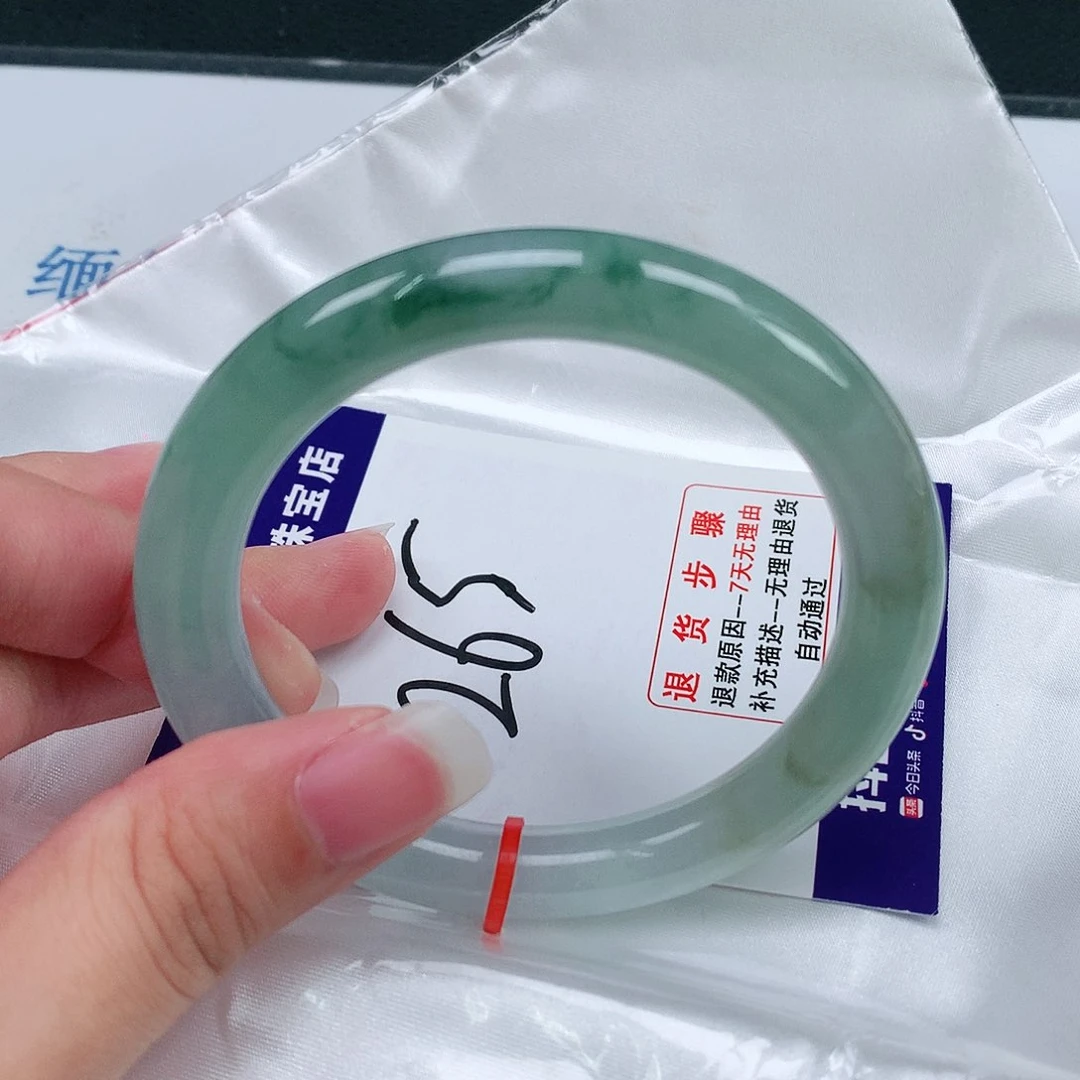 翡翠手镯未镶嵌翡翠